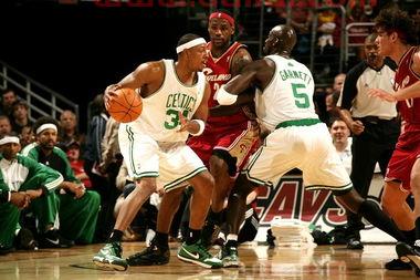 东部球队半决赛情况分析,08东部半决赛詹姆斯场均26.7分,加内特和皮尔斯表现如何?