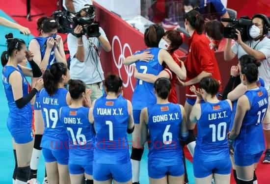 中国奥运冠军三连败,你怎样看待东京奥运会中国女排的提前出局?有没有美国的套路?