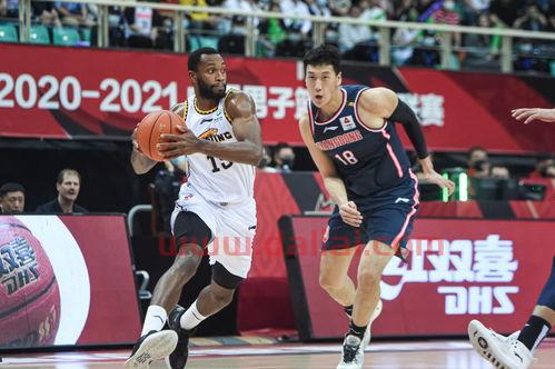 cba辽宁队2021外援球员杨鸣回应莫兰德换自己头像,他是如何回应这件事的