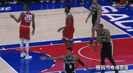 篮球比赛裁判被驱逐罚球,篮球赛时,什么是裁判的技术犯规,怎样处罚?